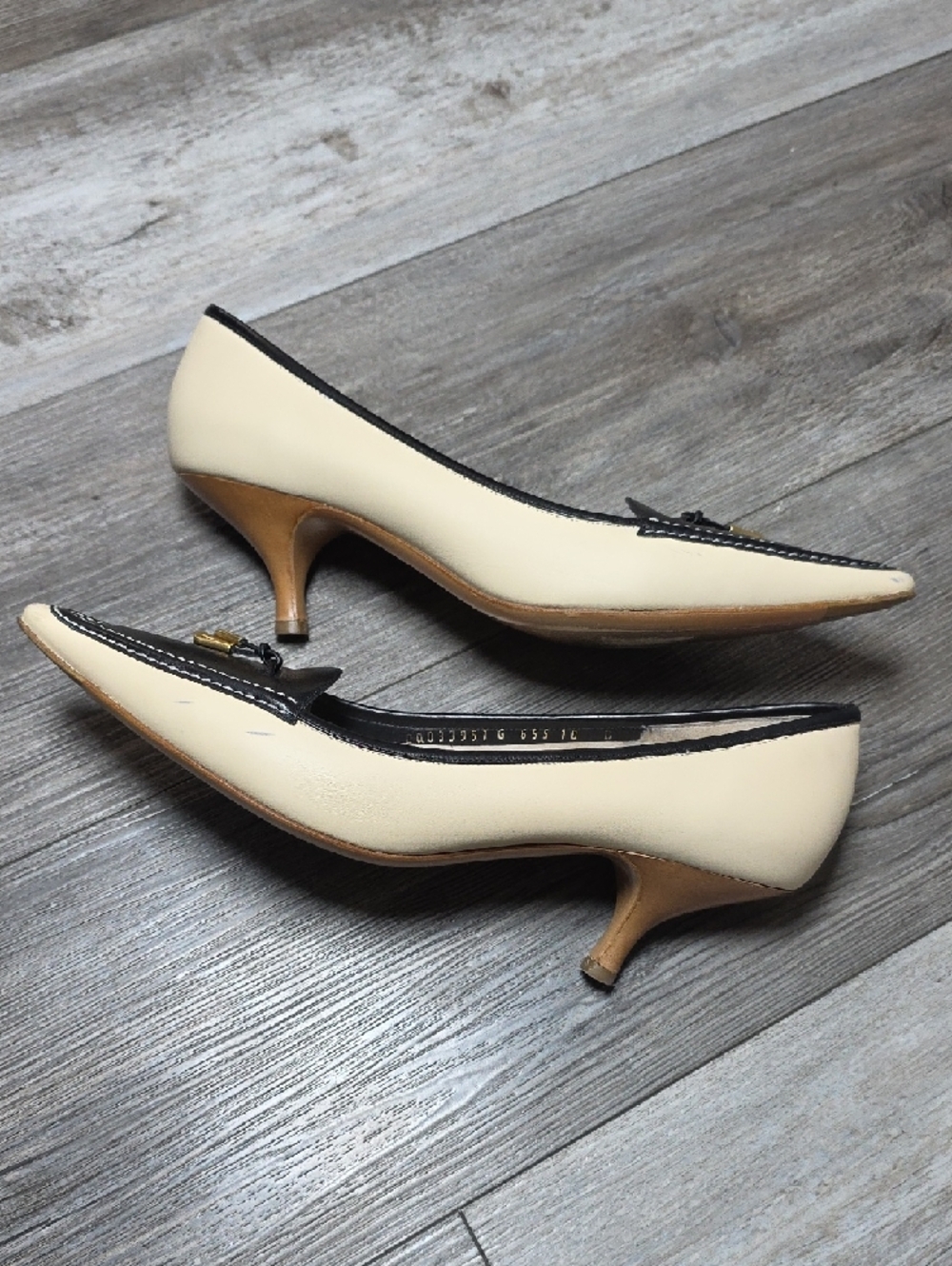 Salvatore Ferragamo | Vintage Two-tone Kittwn Heel Pointed Tassel Pumps Sz 10 - Picture 5 of 16